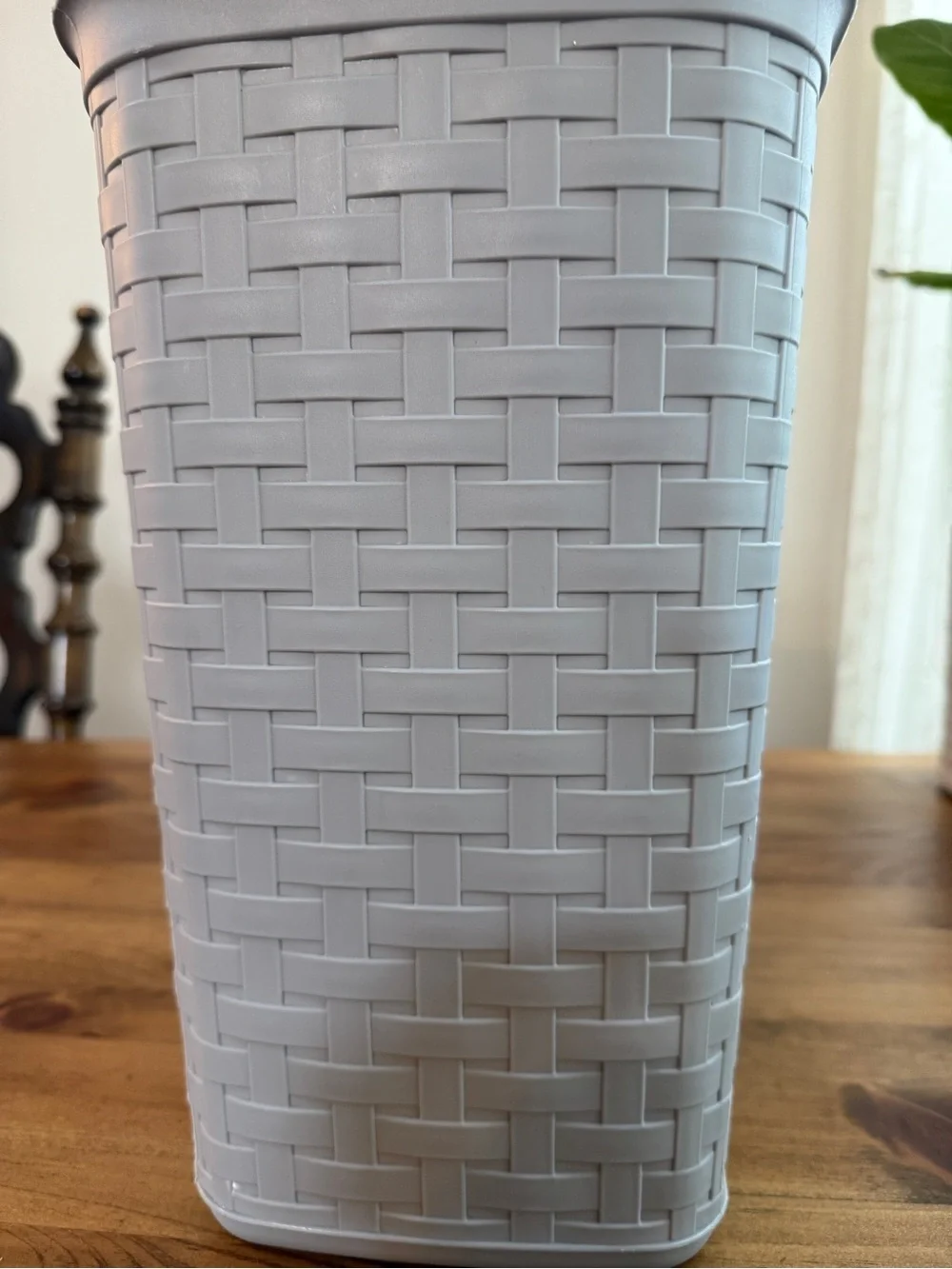 White Woven-Texture Trash Bin for Home Sterilite 3.4 Gal